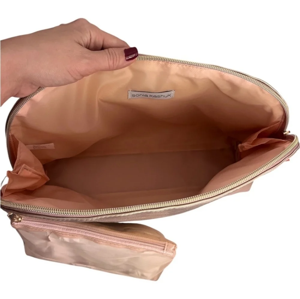 *GIVEWAY* Sonia Kashuk Pink Cosmetic Bag - Picture 2 of 3